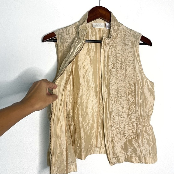 Chico’s shirred Beige Textured silk blend Crinkle Full-Zip vest size 1 or M - Picture 10 of 11